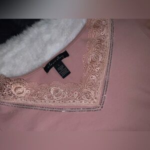 4/$10 Bundle Sale: EUC Pink V-Neck Top